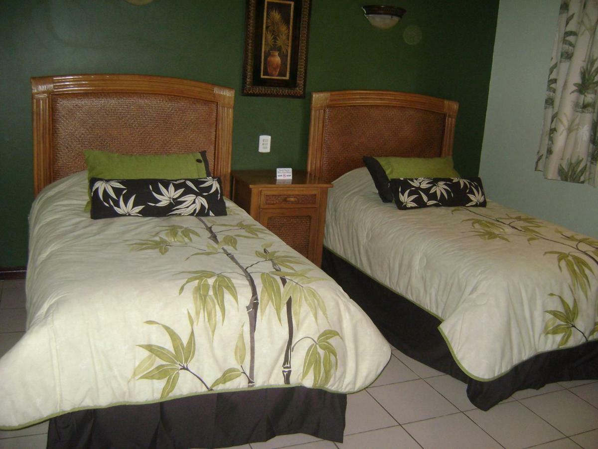 Getaways At Pueblo Real Quepos Exterior photo